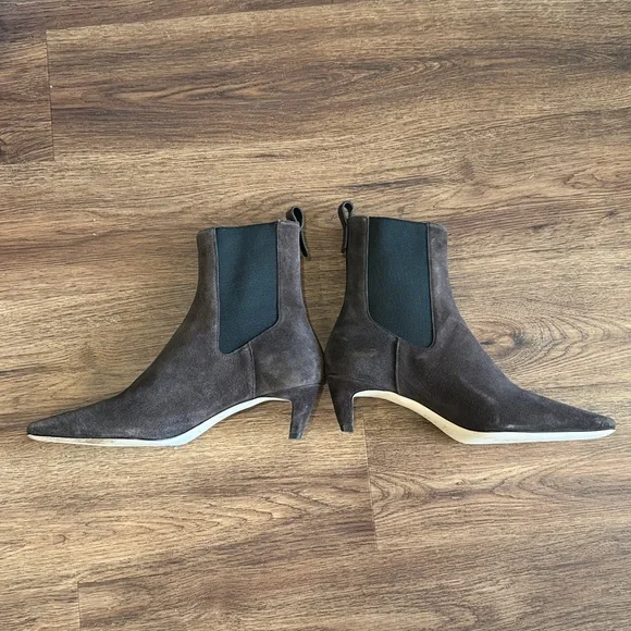 New Reformation Roberta Kitten Heel Chelsea Boots